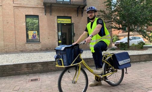 VOGHERA 13/06/2022: Voghera le città in sui esiste ancora il postino in bicicletta. Ecco chi è. A Garlasco c’è la veterana dei postini in bici