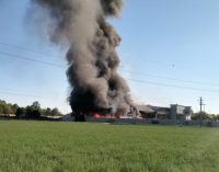 VOGHERA 21/07/2022: Incendio al centro Multiraccolta. Nessun allarme diossina. Revocato il divieto di consumo degli ortaggi coltivati vicino all’impianto