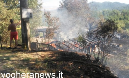 PONTE NIZZA 19/07/2022: Incendio lungo la GreenWay. Le fiamme distruggono vegetazione e un capanno. Timori per le abitazioni vicine. Sul posto i vigili del fuoco di Voghera