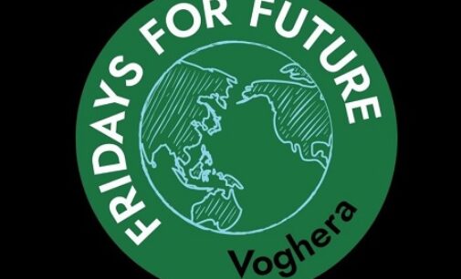 VOGHERA 21/09/2022: Ragazze del Friday for Future fermate dopo un presidio al Grattoni per il Clima. Il Pd: Questi giovani vanno capiti ascoltati e incoraggiati