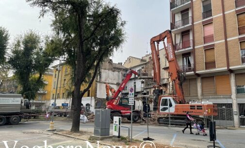 VOGHERA 21/10/2022: Piazza san Bovo si ammoderna. Partito il recupero di due grandi palazzi. Ecco di cosa si tratta