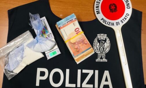 PAVIA 07/11/2022: Cocaina nel tubo di aerazione dell’appartamento. 34enne arrestato dalla Squadra Mobile. In casa oltre 9mila euro in contanti