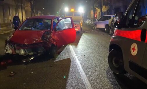 VOGHERA 18/12/2022: Scontro nella notte. Diverse auto danneggiate in Corso XXVII Marzo