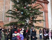 VOGHERA 05/12/2022: Inaugurato in piazza Duomo l’albero di Natale