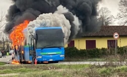 LARDIRAGO 27/01/2023: Bus pieno di studenti finisce in cenere. Salvi tutti i passeggeri