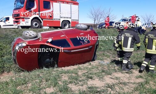 VOGHERA 15/03/2023: Auto fuori strada. Coinvolti un adulto e 2 bambini