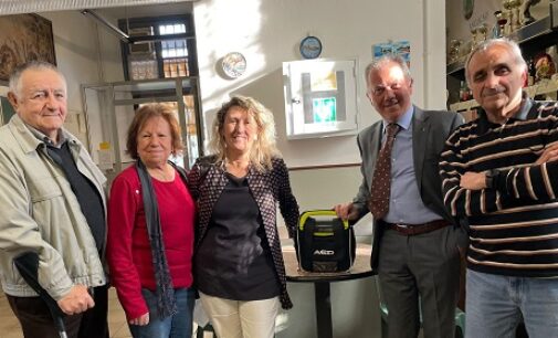 VOGHERA 21/04/2023: Il Rotary dona le nuove batterie utili ad attivare e “censire” il defibrillatore del Centro Anziani
