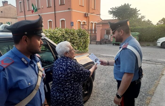 ZENEVREDO 08/06/2023: 89enne sventa truffa telefonica. La donna ringrazia i carabinieri per averla messa in guardia durante un incontro informativo pubblico