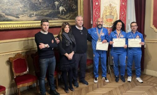VOGHERA 30/12/2023: Atleti vogheresi in evidenza nelle arti marziali. Ricevuti in municipio Simona Macchia e Luigi Guida