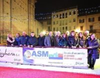 VOGHERA 13/12/2023: In piazza Duomo una pista di pattinaggio sul ghiaccio. L’installazione di Asm Holding è attiva da venerdì scorso.  Ecco gli orari