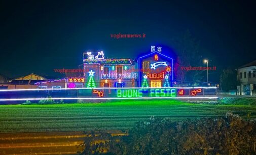 VOGHERA 07/12/2023: A Natale in via Piacenza torna la casa illuminata. Anche quest’anno luci da record