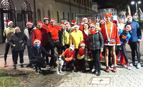 VOGHERA 24/12/2023: In città torna la corsa dei Babbo Natale solidali