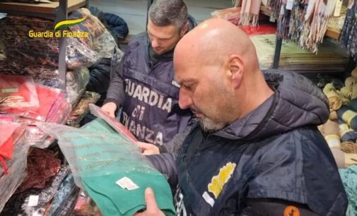 PAVIA 21/12/2023: Sequestrati dalla Finanza 120.000 capi d’abbigliamento e accessori