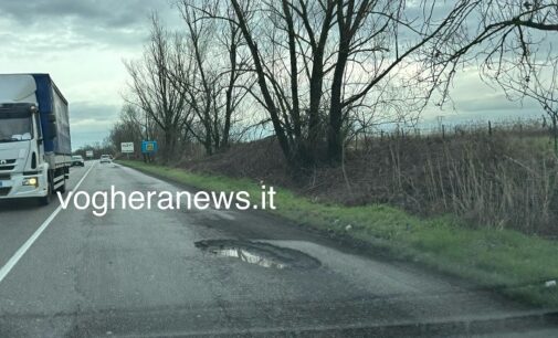 SIZIANO 28/02/2024: Strade. Con la pioggia tornano le buche spaccaruote