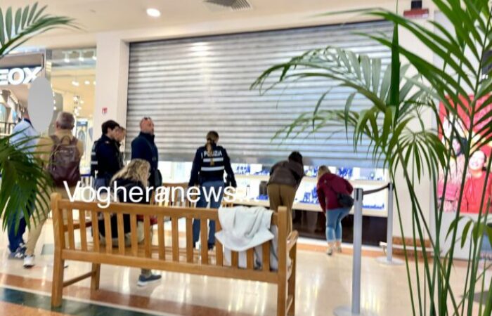 MONTEBELLO 29/10/2026: Rapina alla gioielleria interna all’Iper. Banda sfonda le vetrine e fugge con il bottino. Un agente del Commissariato fuori dal servizio con altri avventori cerca di fermarli ma vengono presi a martellate