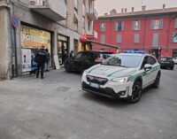 VOGHERA 20/10/2026: Controlli straordinari della polizia locale in piazza san Bovo. Verifiche a persone e negozi. Messo in sicurezza un cane privo di chip